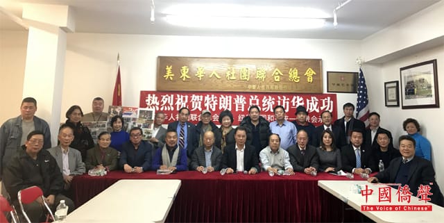 出席座談會的僑界人士合影