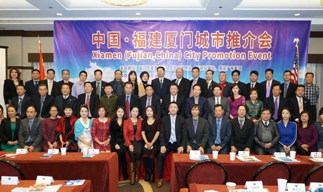 出席推介會的嘉賓與廈門市委宣傳部常務副部長上官軍及代表團一行合影