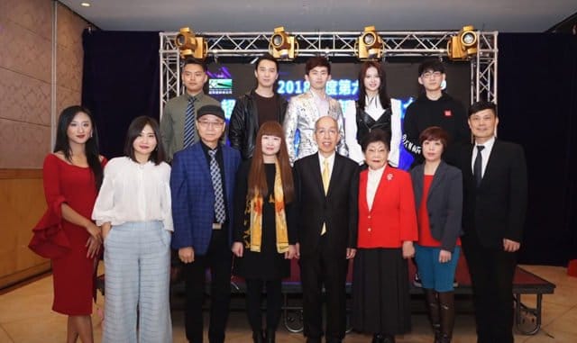 主辦單位、贊助商與參賽者合影。