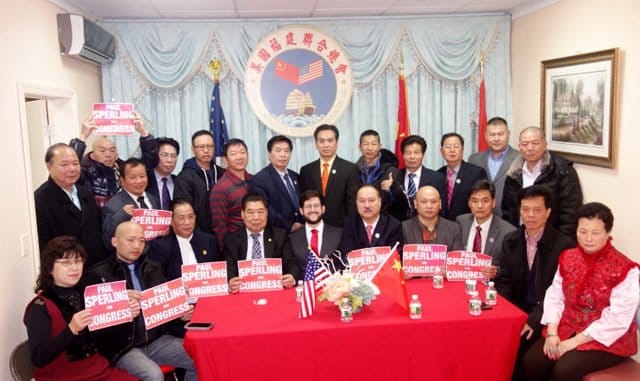 美國國會議員候選人保羅斯博林與美國福建聯合總會主席余光武及職員們合影