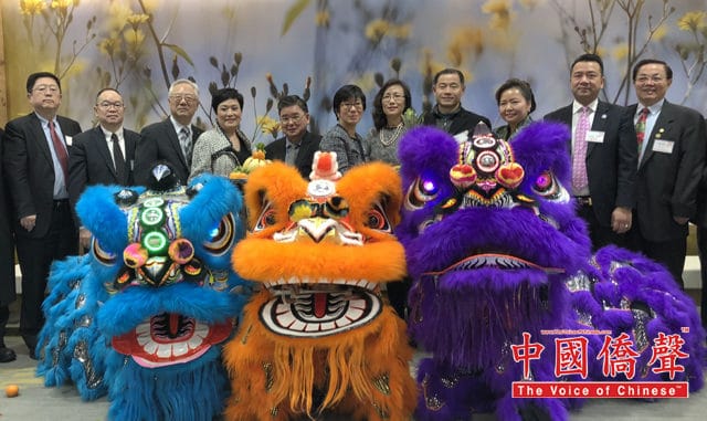 出席開業典禮的嘉賓與該中心行政總監黃雪莉(右五)合影。