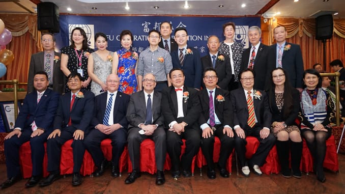 紐約布主計長斯靜格(前排左四)、與富邦基金會創辦人付先清(前排中)、主席沈幼林(前排右四)、董事及嘉賓們合影。