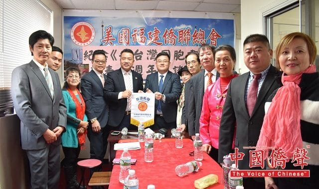 云南侨联驻美代表孙懋津拜访美国福建侨联总会,左五为美国福建侨联总会主席陈鍵榕、左六为云南侨联代表孫懋津。