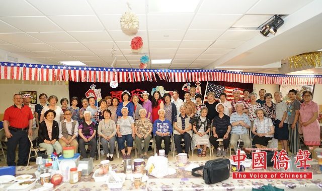 法拉盛金鹰成人日间护理中心庆祝美国国庆节