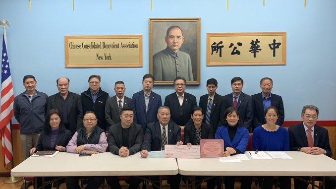 国宝银行捐赠纽约华侨学校更新电脑及保安系统