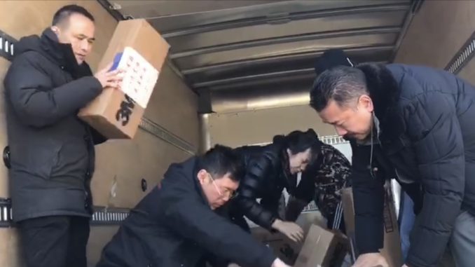 包机支援疫区临时仓库第一天已收到大量物资