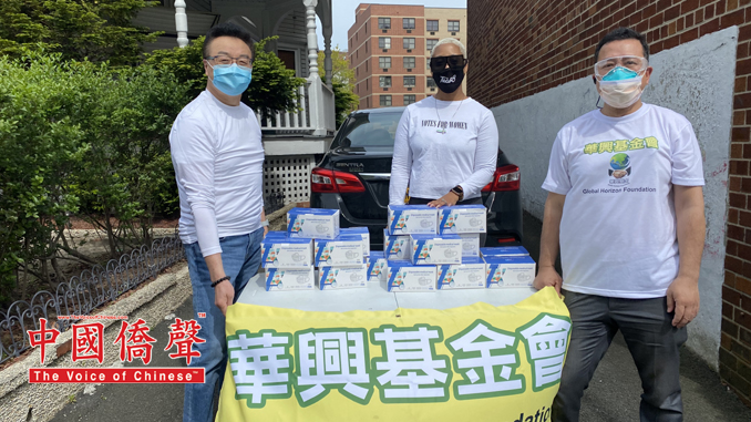 洋克市市议员Shanae V. Williams(中),华兴基金会主席、美国华人餐饮业协会会长陈键榕(右),第一保健亚裔市场总监王惠嶽(左)。