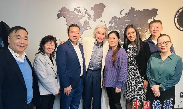 左起,啟揚社區中心羅維宗,法拉盛銀行Judy Ng吳薛美嫦,林則徐基金會執行主席陳鍵榕,Metro World Child(大都會國際兒童事工)Bill Wilson牧師,長島華夏中文學校陳銘,Bill Wilson牧師特助吳彥妮Yanney,社區發展聯合會發起人汪全海,藍天集團林靜。